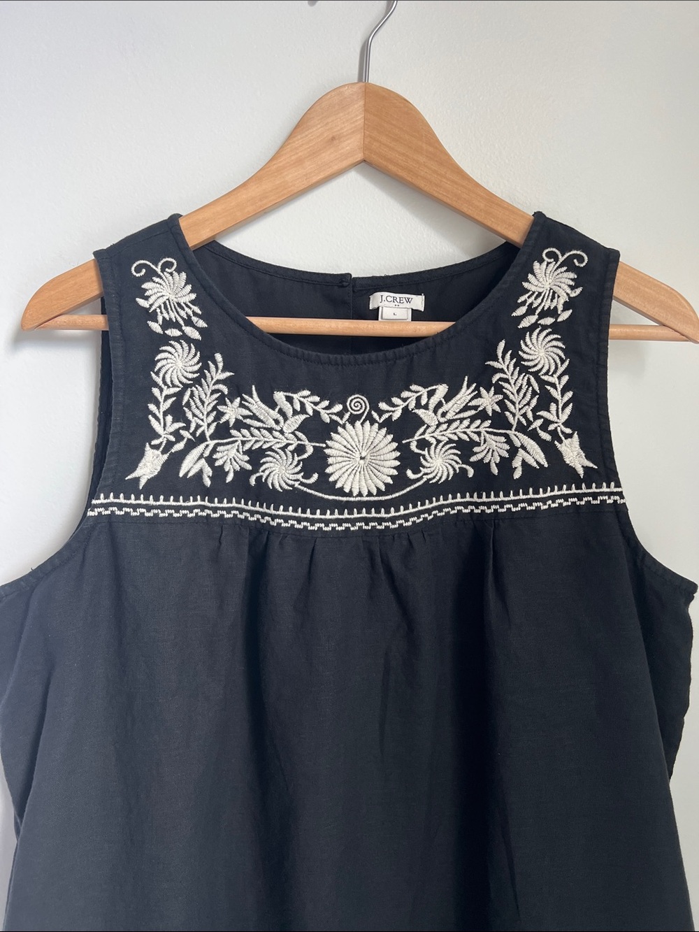 J. Crew | Black Sleeveless Dress with White Floral Embroidery Size L - Picture 6 of 17